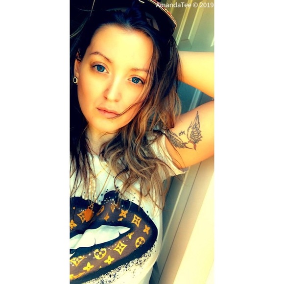 Meet your Posher, Amanda - Picture 3 of 4